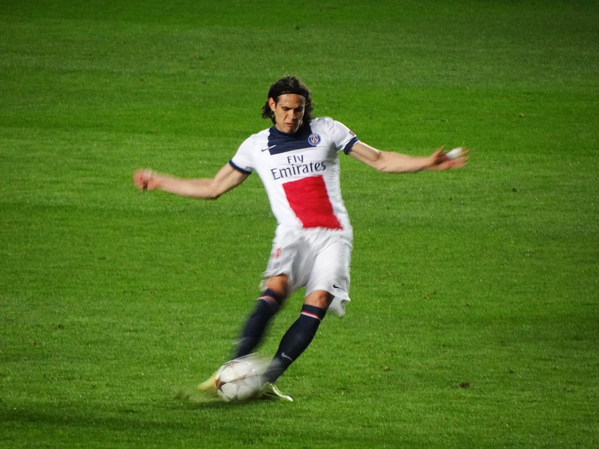 1200px-Cavani_2_v_Chelsea_2014