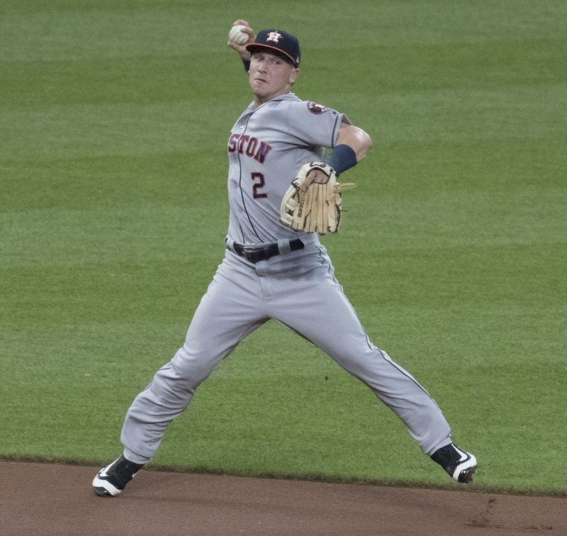 [크기변환]Alex_Bregman_playing_shortstop_in_2017_(35688107540)