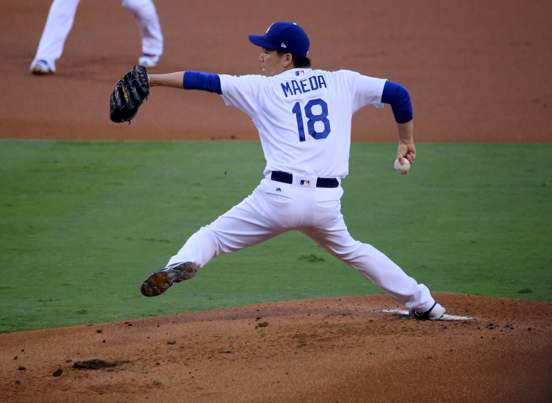 [크기변환]Kenta_Maeda_Dodgers_Game_5_of_2016_NLCS_3