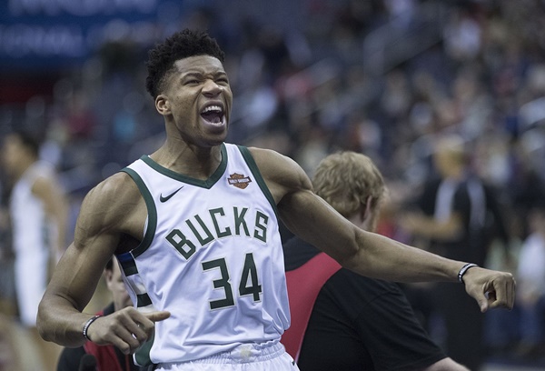 1280px-Giannis_Antetokounmpo_(24845003687)